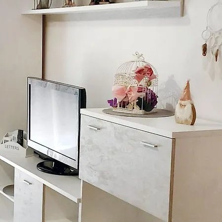 Modern In With Balcony And City View - 48 Sqm Apartment *